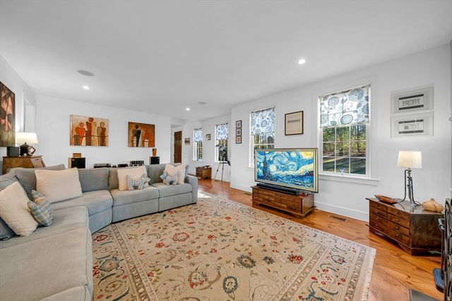 18 Stonebridge Rd, Groveland, MA 01834