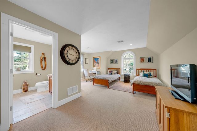 18 Stonebridge Rd, Groveland, MA 01834