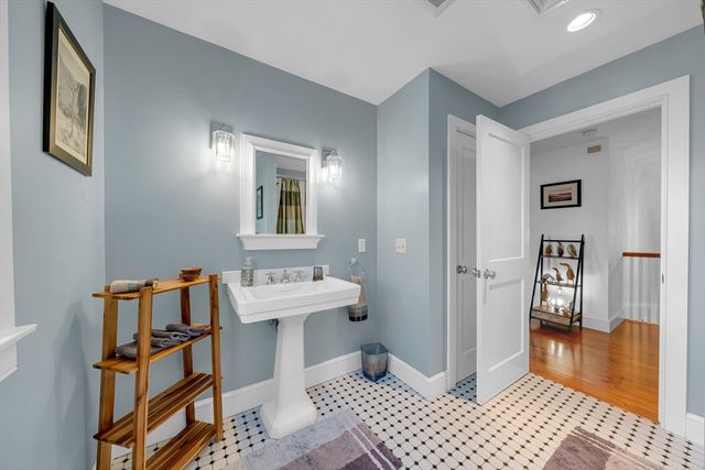 18 Stonebridge Rd, Groveland, MA 01834