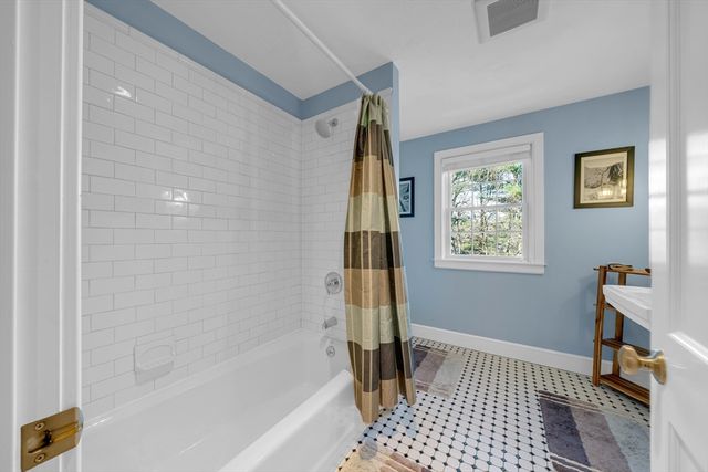 18 Stonebridge Rd, Groveland, MA 01834