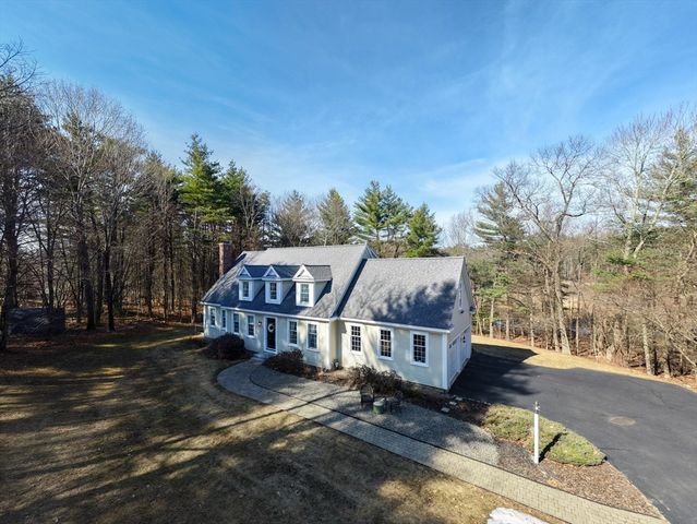 18 Stonebridge Rd, Groveland, MA 01834