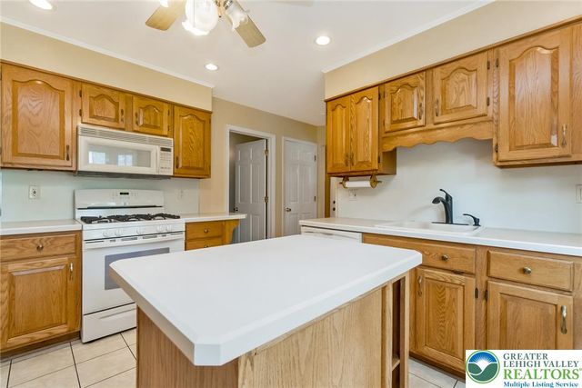 268 Apollo Drive, Bethlehem City, PA 18017
