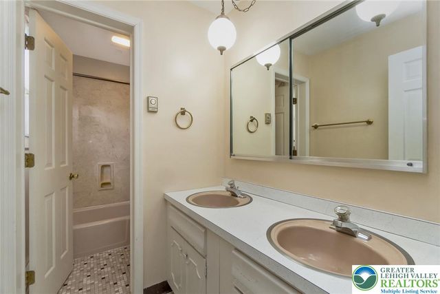 268 Apollo Drive, Bethlehem City, PA 18017