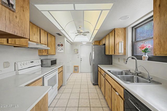26417 S SHERBROOK Drive, Sun Lakes, AZ 85248