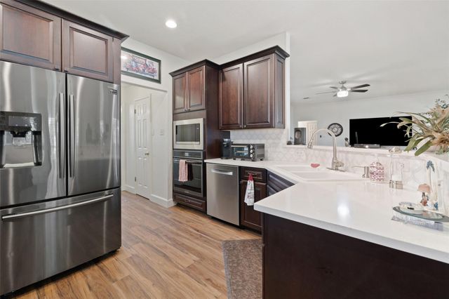1004 Oaklands DR, Round Rock, TX 78681