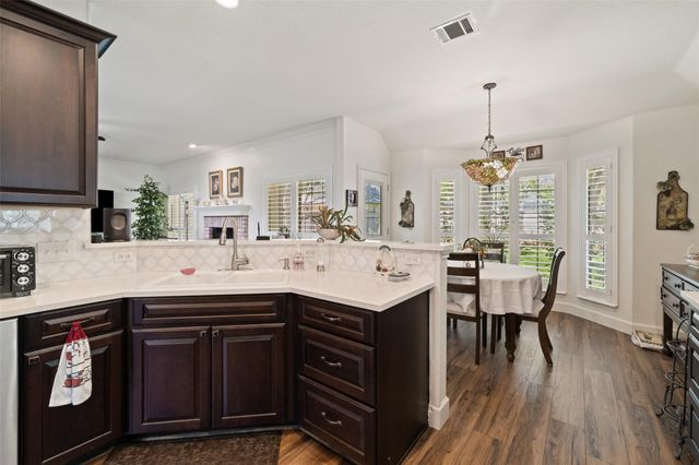 1004 Oaklands DR, Round Rock, TX 78681