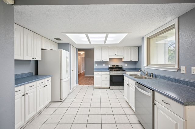 63 Robins Nest Drive, Hickory Creek, TX 75065