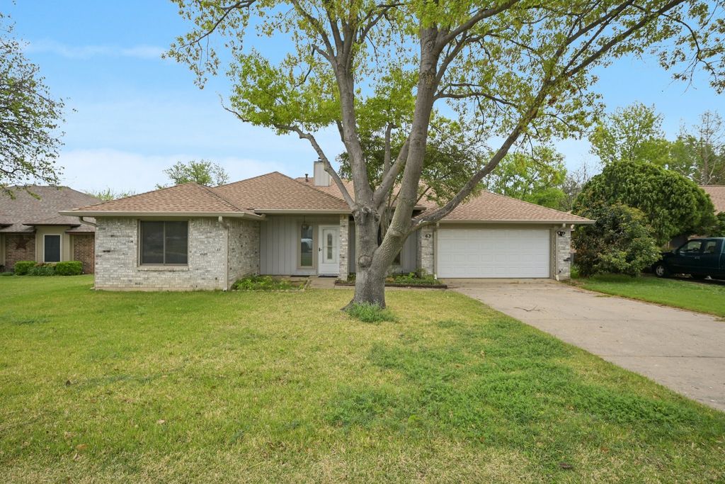 63 Robins Nest Drive, Hickory Creek, TX 75065