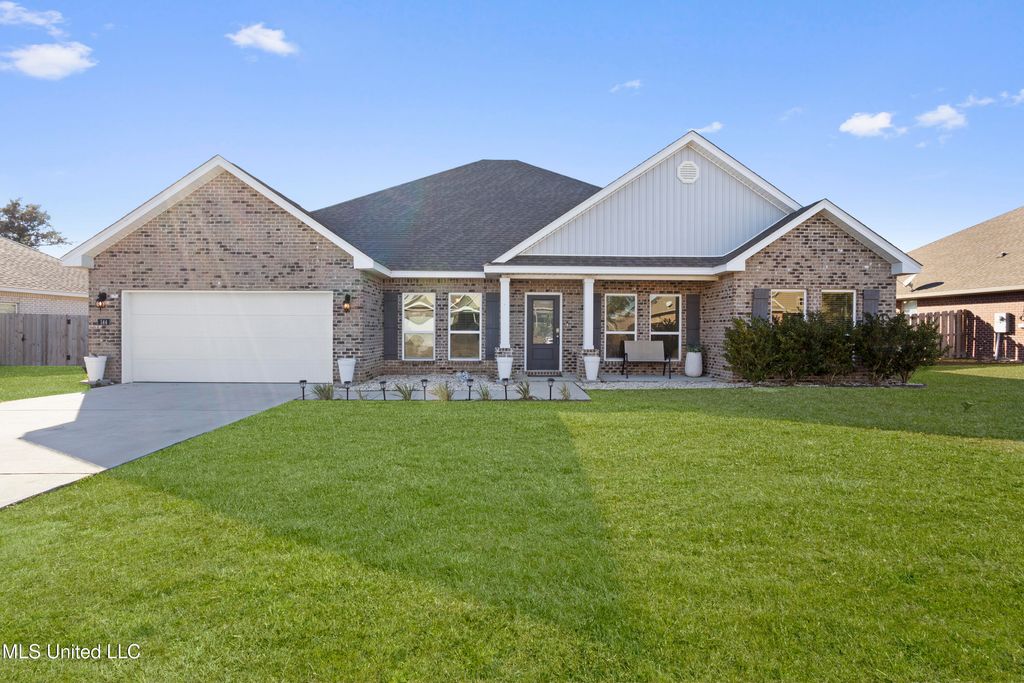 144 Saltmeadow Circle, Ocean Springs, MS 39564