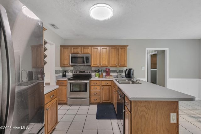102 Trailwood Drive, Hubert, NC 28539