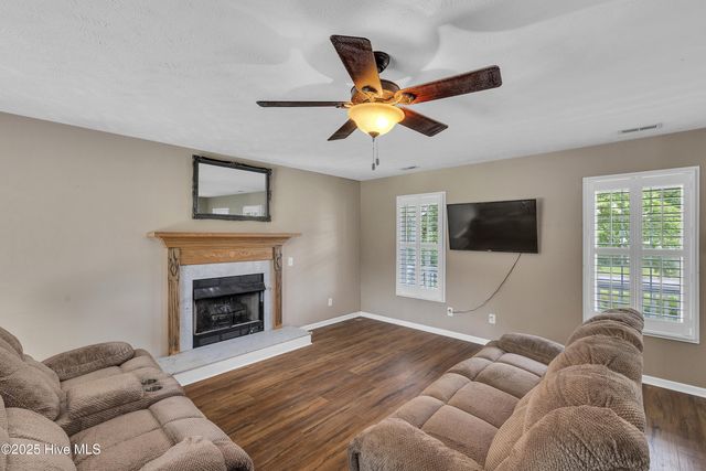 102 Trailwood Drive, Hubert, NC 28539