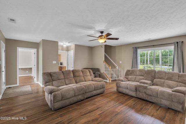 102 Trailwood Drive, Hubert, NC 28539