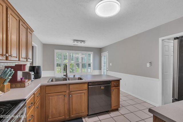 102 Trailwood Drive, Hubert, NC 28539