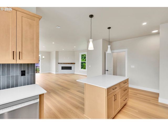 8819 Sw 176TH Ave, Beaverton, OR 97007