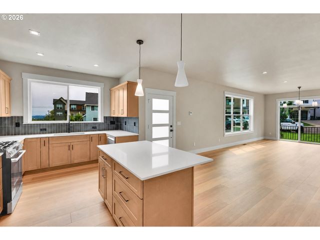 8819 Sw 176TH Ave, Beaverton, OR 97007