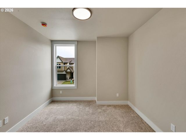 8819 Sw 176TH Ave, Beaverton, OR 97007