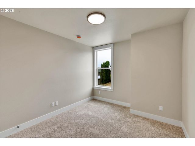 8819 Sw 176TH Ave, Beaverton, OR 97007