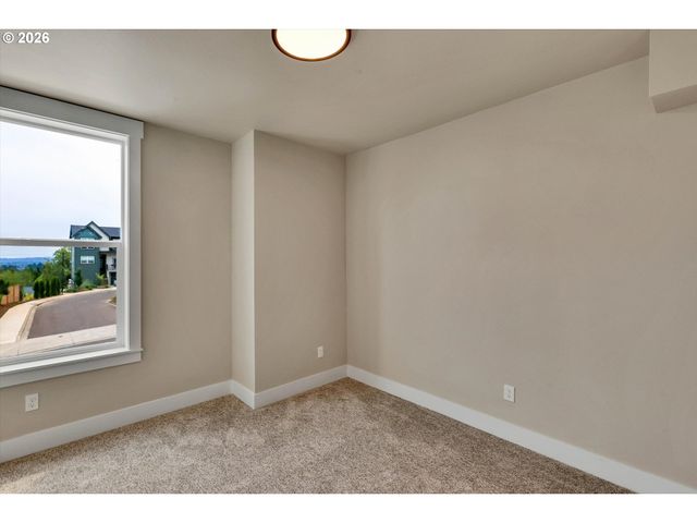 8819 Sw 176TH Ave, Beaverton, OR 97007