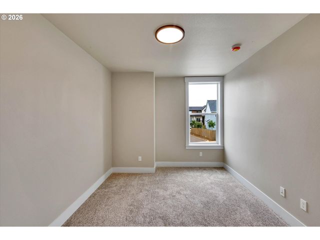 8819 Sw 176TH Ave, Beaverton, OR 97007