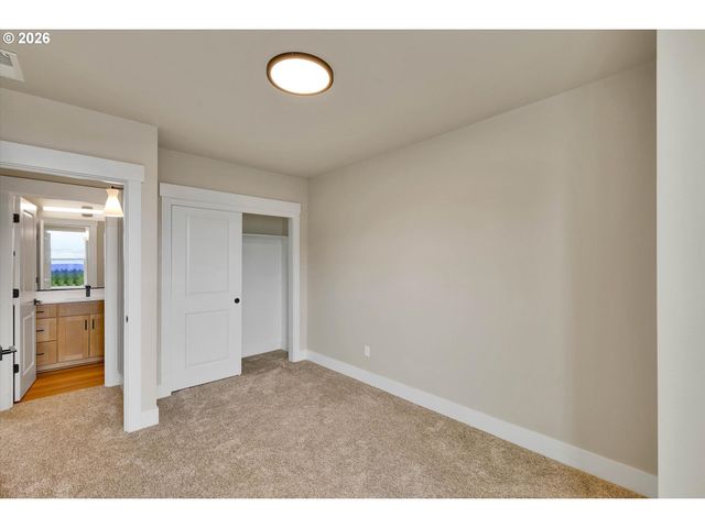 8819 Sw 176TH Ave, Beaverton, OR 97007