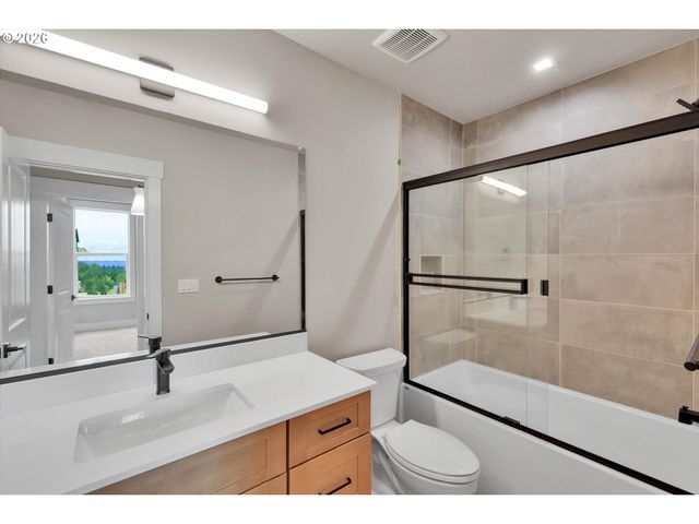 8819 Sw 176TH Ave, Beaverton, OR 97007