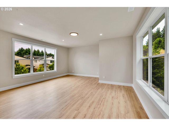 8819 Sw 176TH Ave, Beaverton, OR 97007