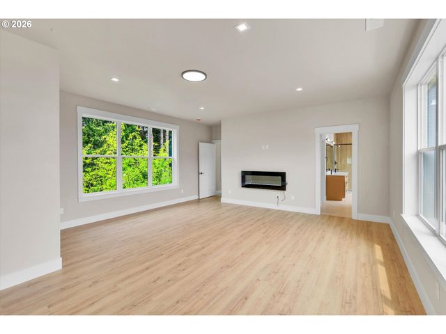 8819 Sw 176TH Ave, Beaverton, OR 97007