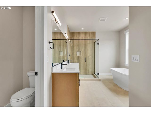 8819 Sw 176TH Ave, Beaverton, OR 97007