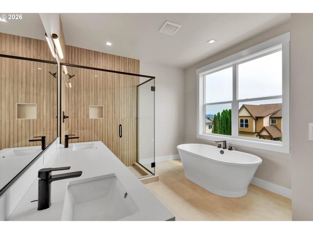 8819 Sw 176TH Ave, Beaverton, OR 97007