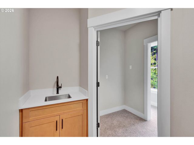 8819 Sw 176TH Ave, Beaverton, OR 97007