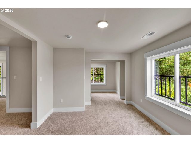 8819 Sw 176TH Ave, Beaverton, OR 97007