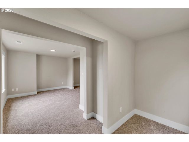 8819 Sw 176TH Ave, Beaverton, OR 97007