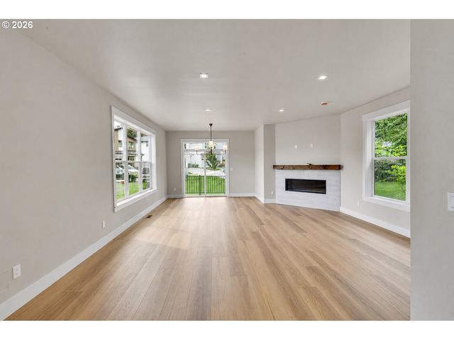 8819 Sw 176TH Ave, Beaverton, OR 97007