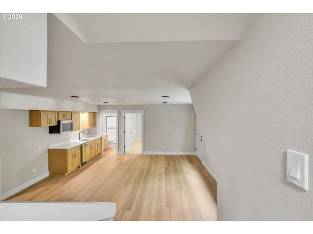 8819 Sw 176TH Ave, Beaverton, OR 97007