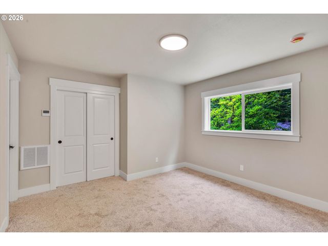 8819 Sw 176TH Ave, Beaverton, OR 97007