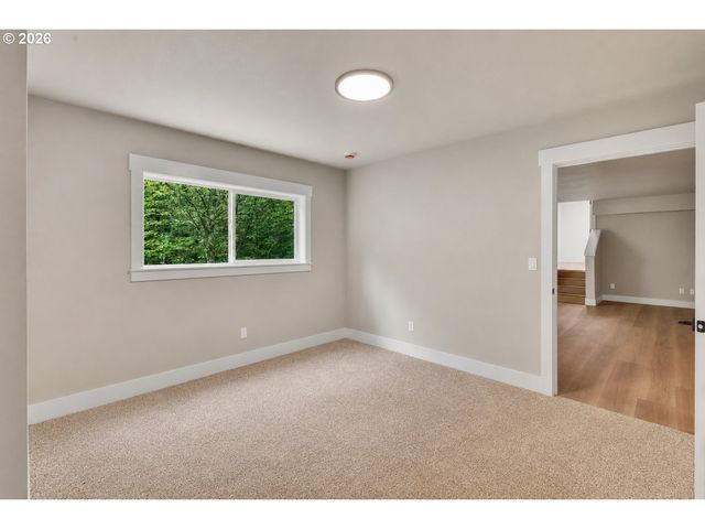 8819 Sw 176TH Ave, Beaverton, OR 97007