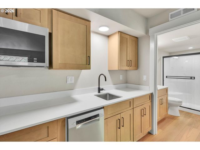 8819 Sw 176TH Ave, Beaverton, OR 97007
