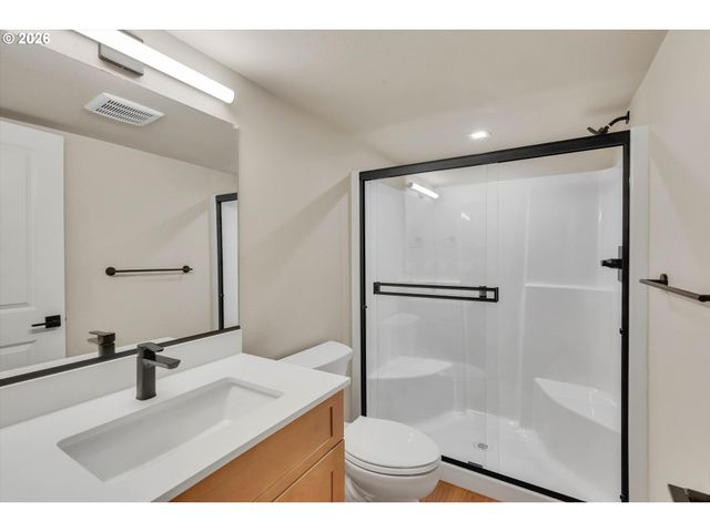 8819 Sw 176TH Ave, Beaverton, OR 97007