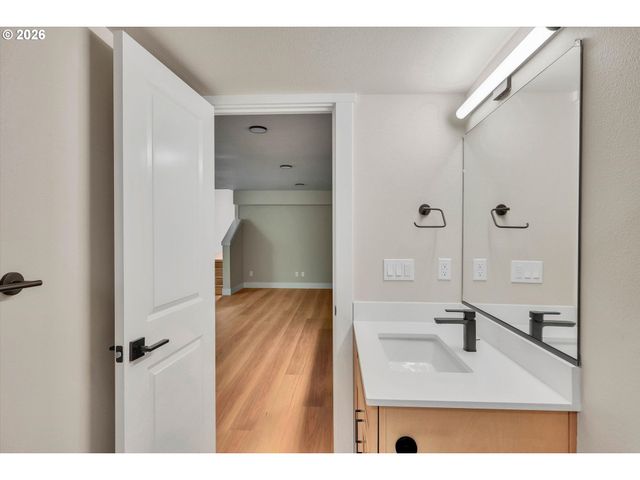 8819 Sw 176TH Ave, Beaverton, OR 97007