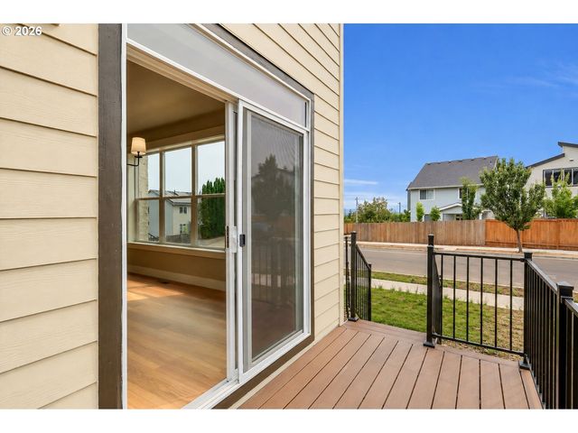 8819 Sw 176TH Ave, Beaverton, OR 97007