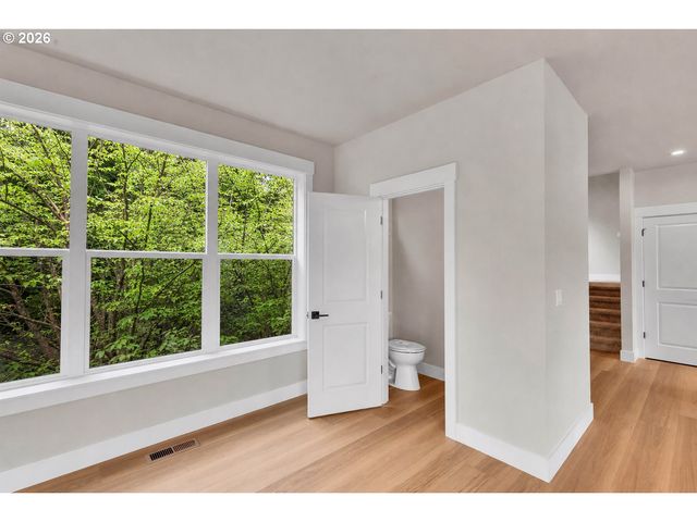 8819 Sw 176TH Ave, Beaverton, OR 97007