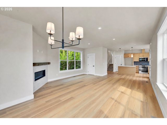 8819 Sw 176TH Ave, Beaverton, OR 97007