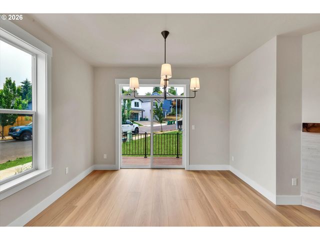 8819 Sw 176TH Ave, Beaverton, OR 97007