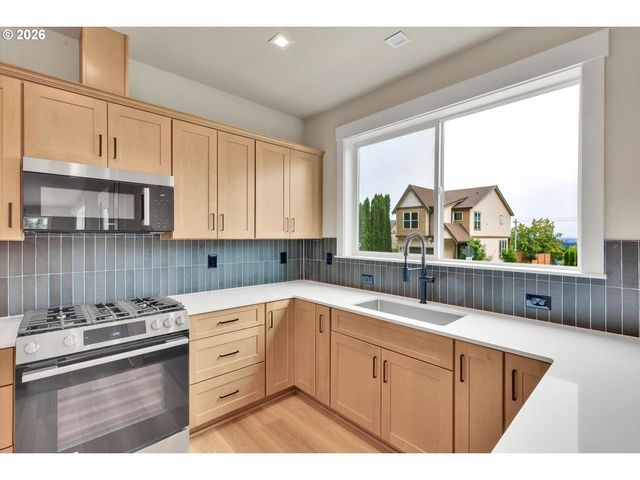 8819 Sw 176TH Ave, Beaverton, OR 97007