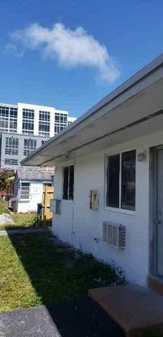 214 SE 8th St 3, Hallandale Beach, FL 33009