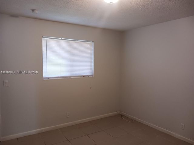 214 SE 8th St 3, Hallandale Beach, FL 33009