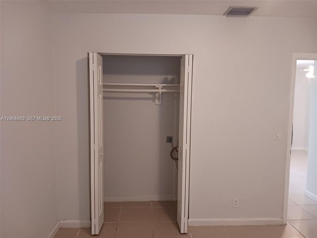 214 SE 8th St 3, Hallandale Beach, FL 33009