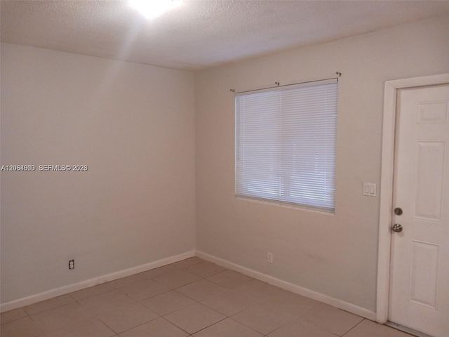 214 SE 8th St 3, Hallandale Beach, FL 33009