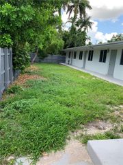 214 SE 8th St 3, Hallandale Beach, FL 33009