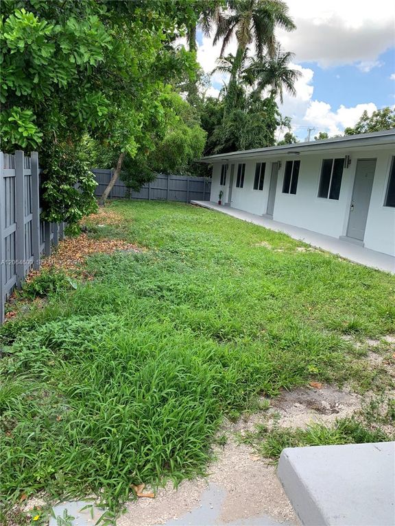 214 SE 8th St 3, Hallandale Beach, FL 33009